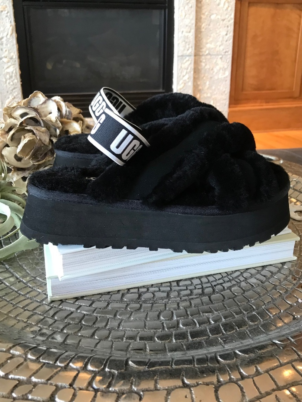 UGG BLACK COZY LOUNGE DISCO CROSS SLIDE PLATFORM SLIPPERS - Picture 2 of 16